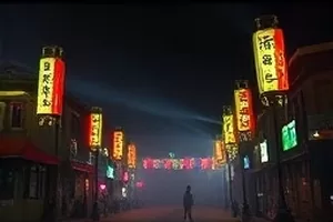 剧集《旧城灯火》封面，夜巷里的暖色窗光